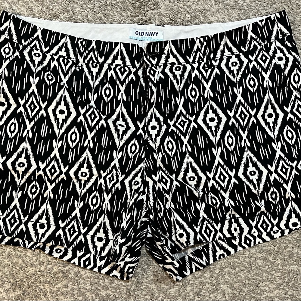 Old Navy Geometric Black and White Shorts